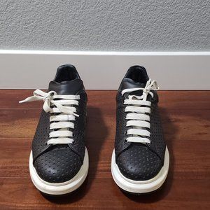 Alexander McQueen Mens Black Perforated Star Chunk